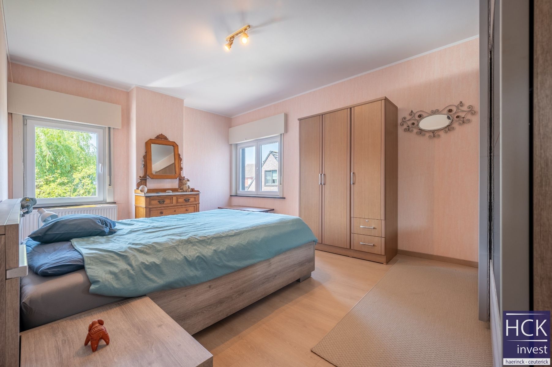 DEINZE - Instapklare woning met 2 SLPK. en tuin op topligging! foto 12