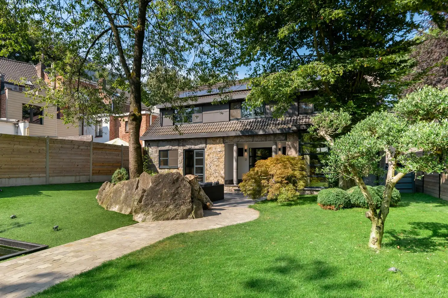 Instapklare open bebouwing met 4 slpkrs en aangename tuin te Edegem foto {{pictureIndex}}