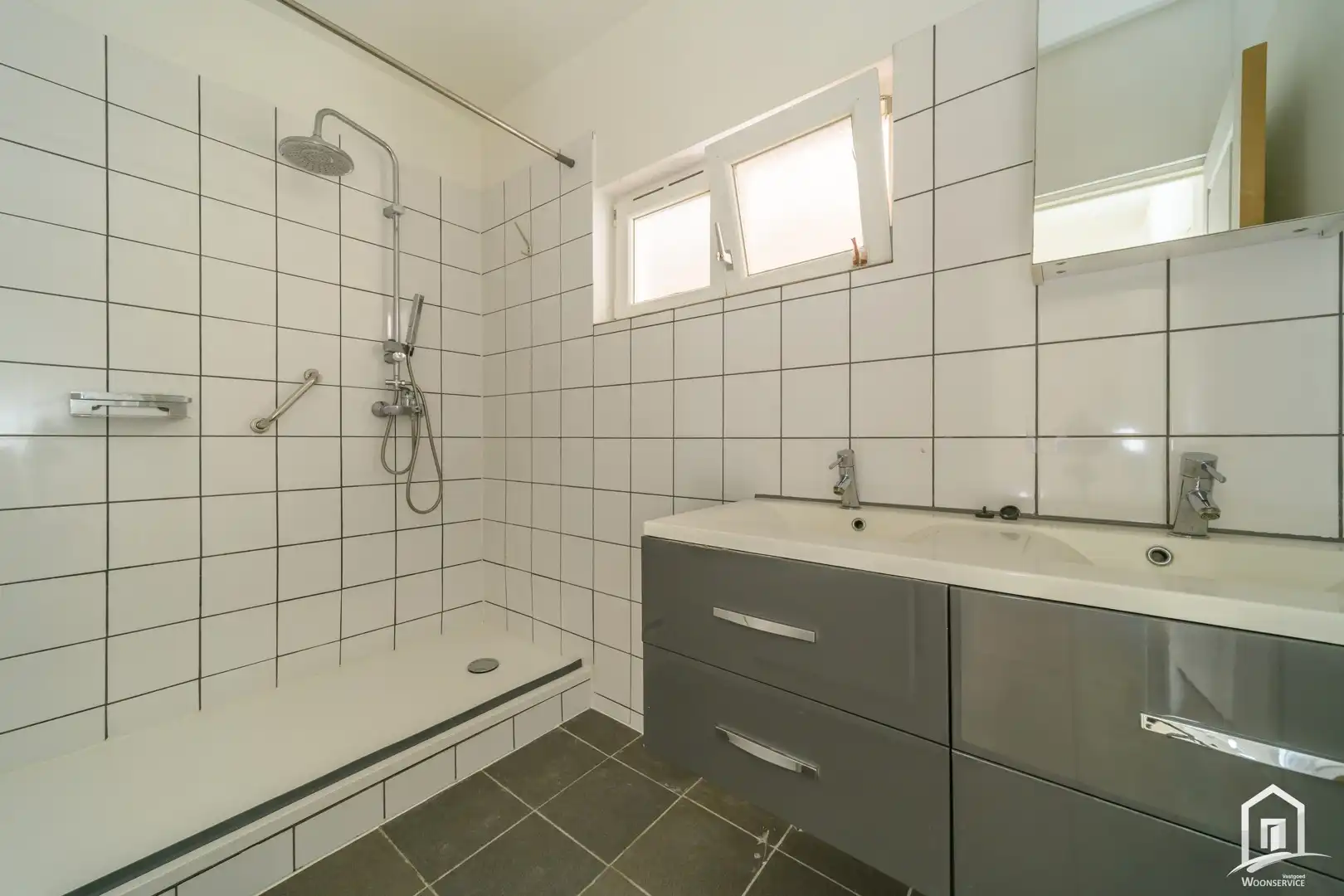 UNIEKE INVESTERING: 2 INSTAPKLARE GELIJKVLOERSE APPARTEMENTEN MET TERRAS EN STAANPLAATS foto 12