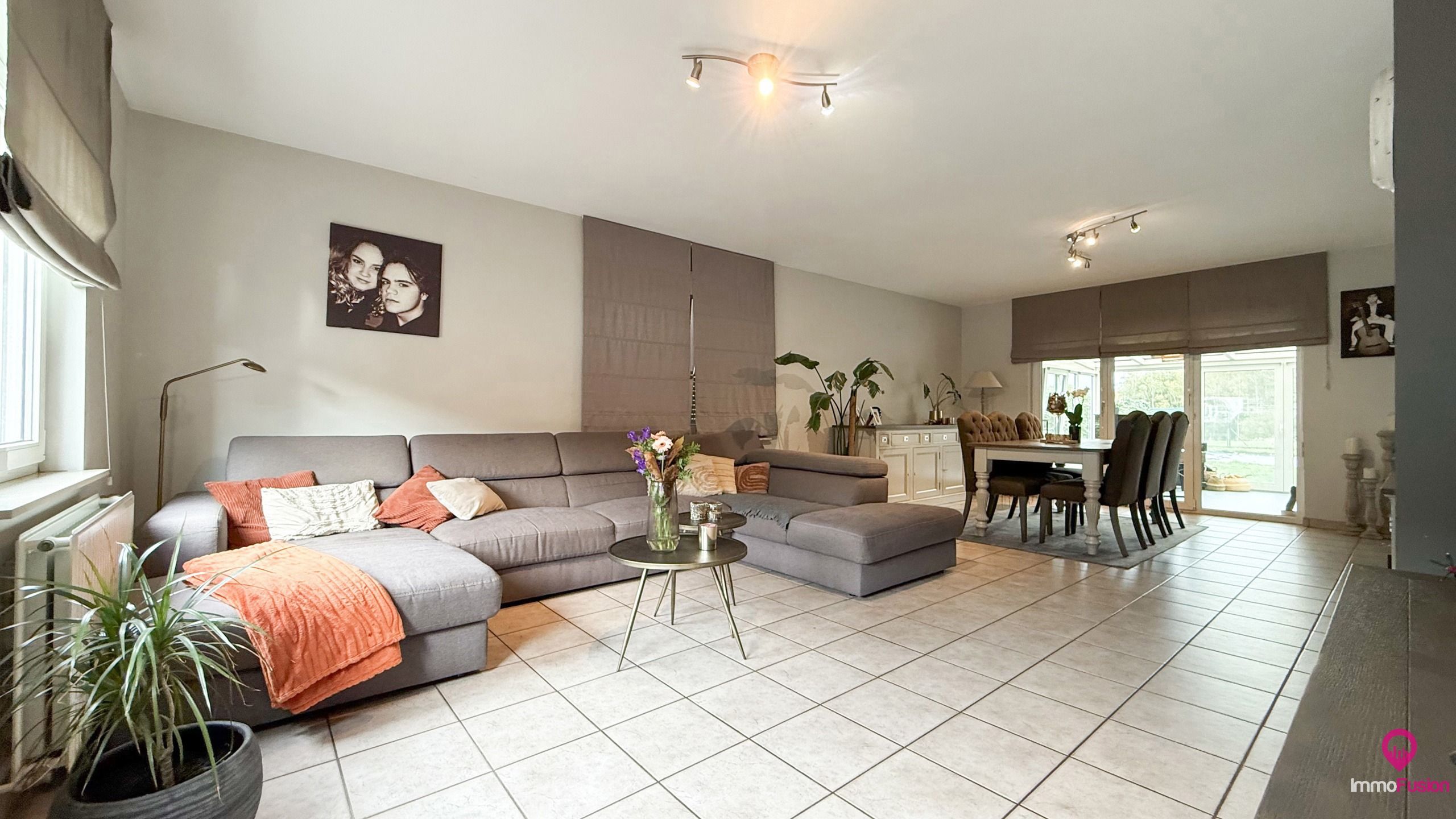 Prachtige woning met praktijkruime en paardenweide achteraan! foto 2