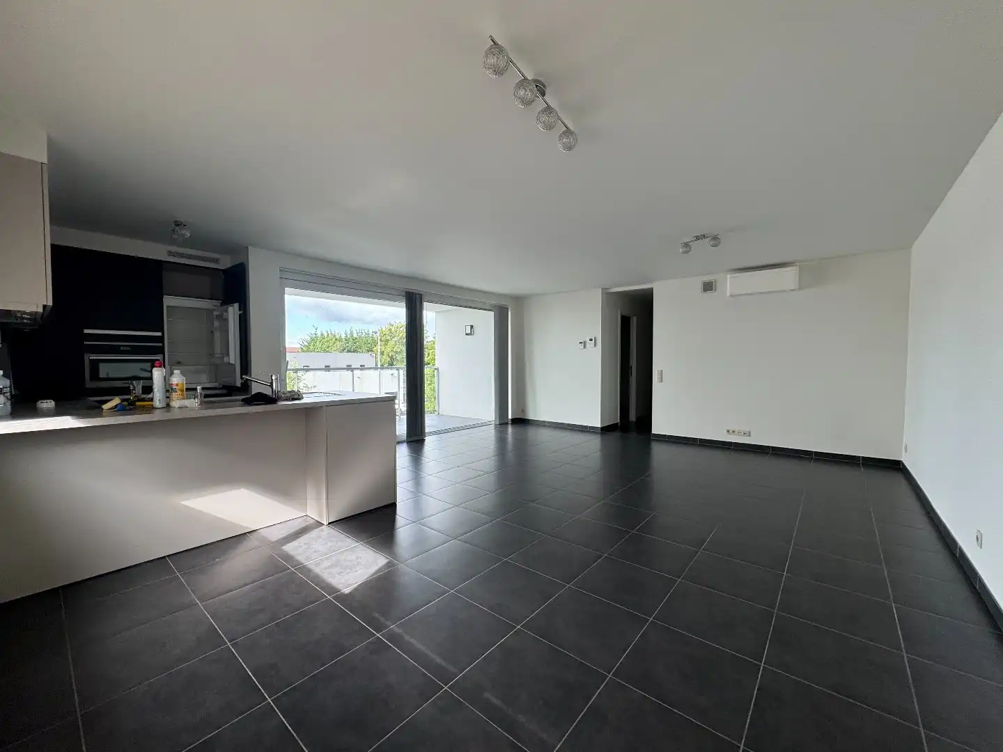 Te huur in Merchtem: ruim appartement 2 slpk + 2 autostaanplaatsen + kelder foto 4