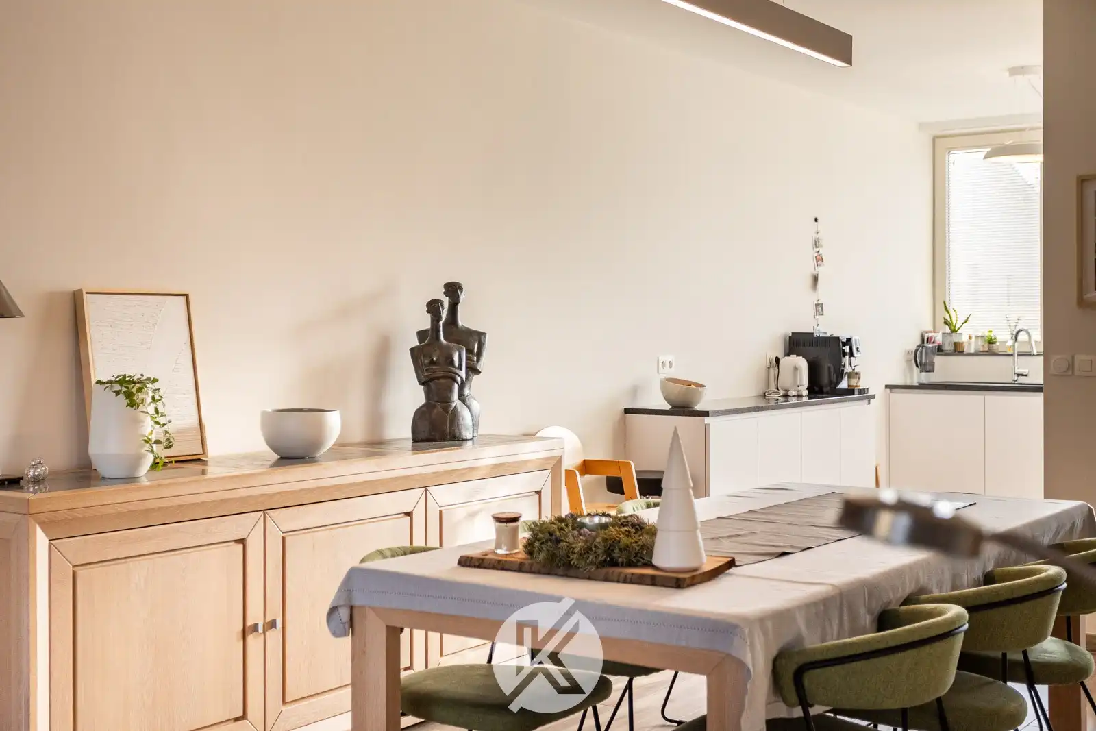 Recente nieuwbouwwoning met kwalitatieve afwerking foto {{pictureIndex}}