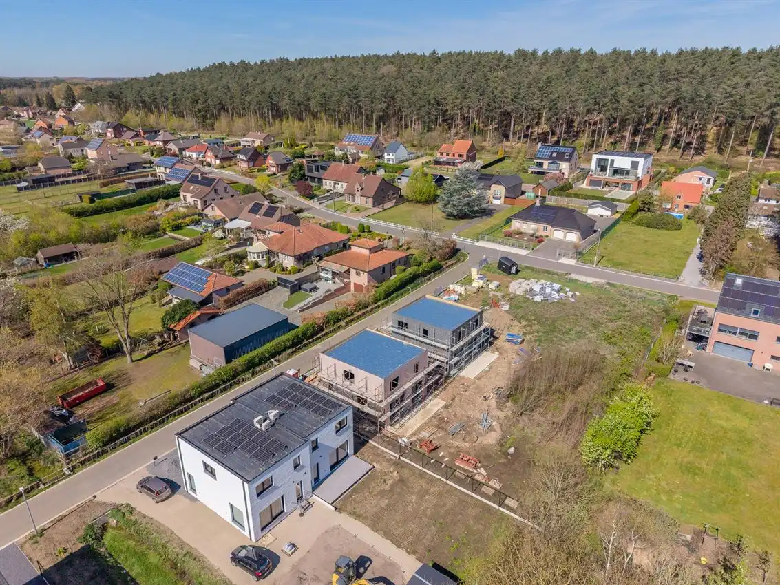 Kwalitatief afgewerkte nieuwbouwwoning met 3 slk. foto 31