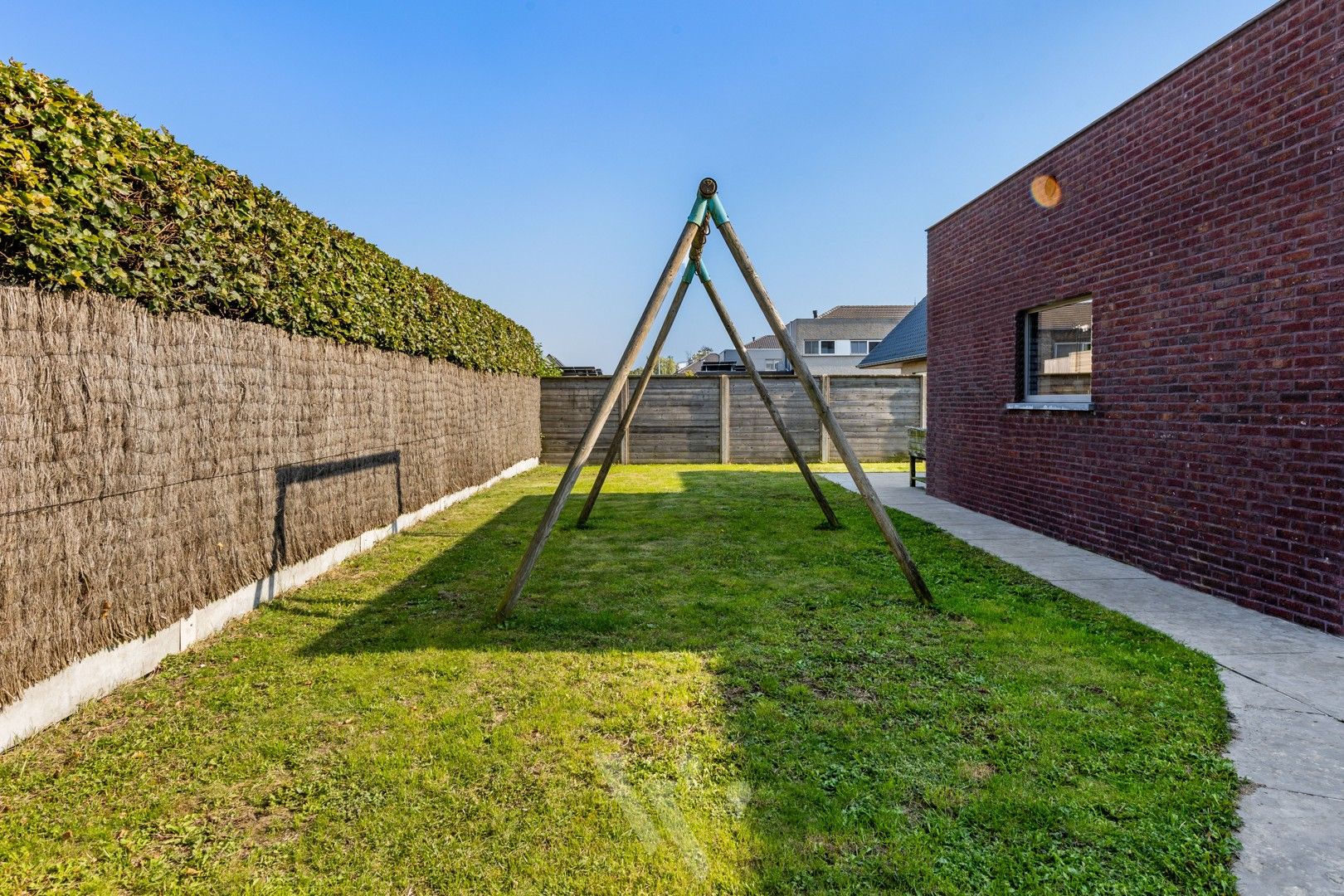 Nieuwbouwwoning met 4slpks, tuin en garage, in doodlopende straat. foto 17