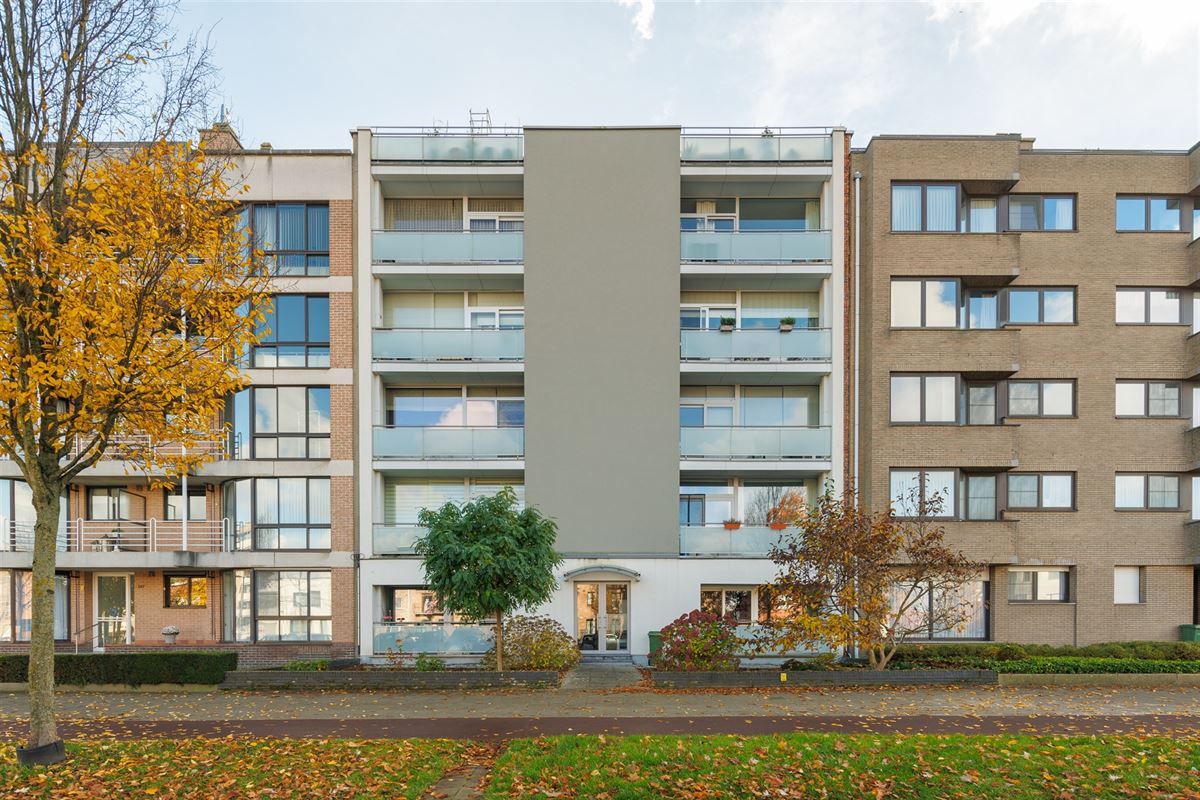 Luxueus gerenoveerd gelijkvloers appartement met 40m² terras foto 25