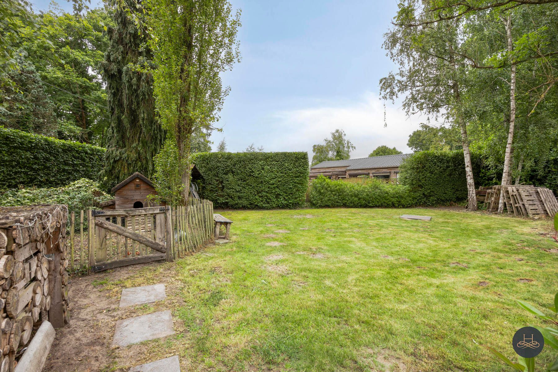 Ruime vakantiewoning in het groen foto 25