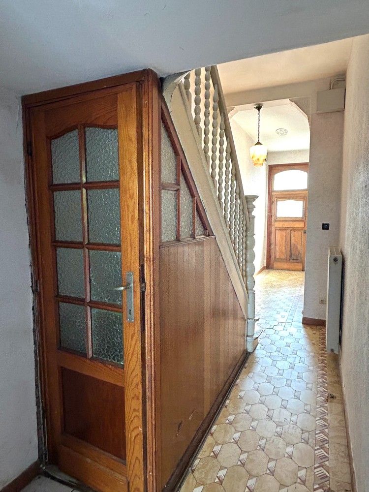 Ruime te renoveren woning met grote tuin en garage op gunstige locatie foto 5