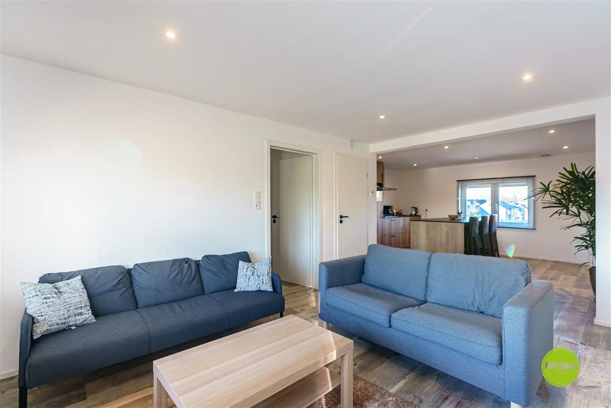 Volledig gerenoveerd 1-slaapkamerappartement met garage foto 4