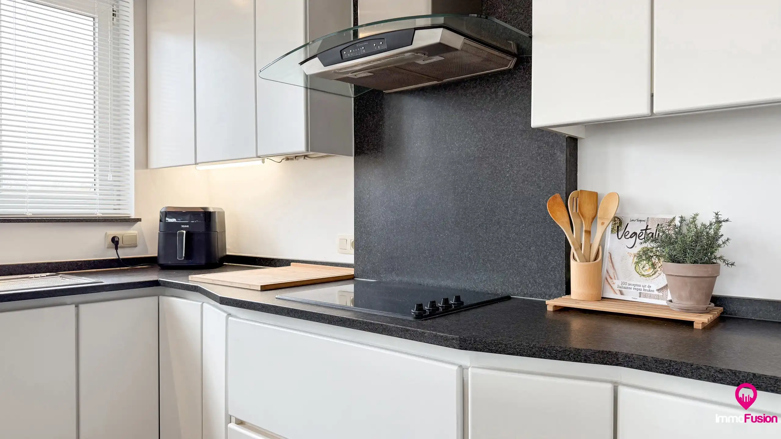 Ruim appartement met 4 slaapkamers en parking in Tuilt! foto 10