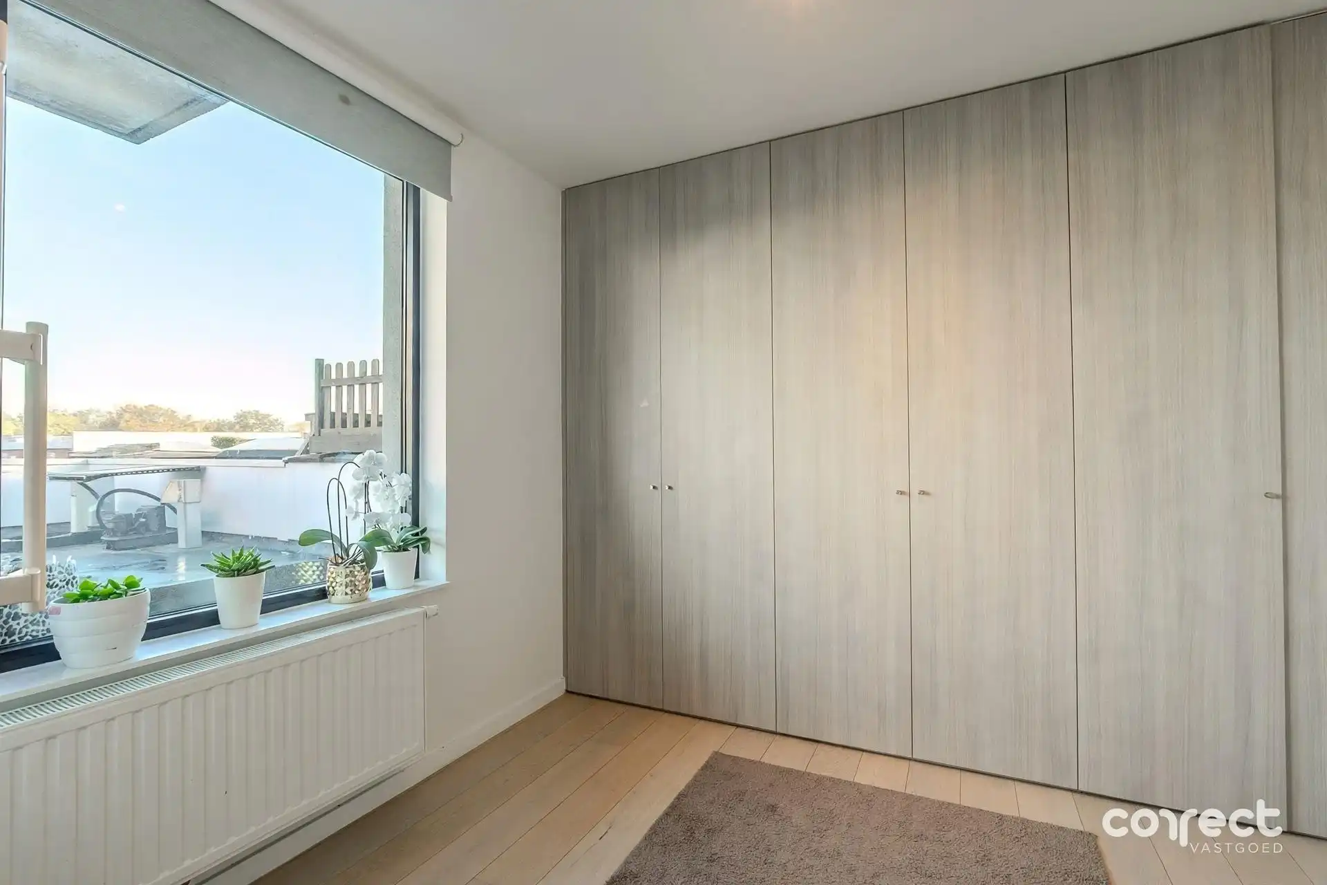 Recent appartement met2 slaapkamers te Sint-Pieters Brugge. foto 8