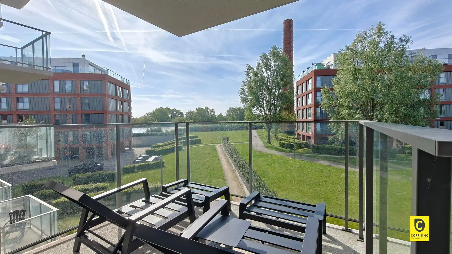 Ruim 2 slaapkamer appartement + P foto {{pictureIndex}}