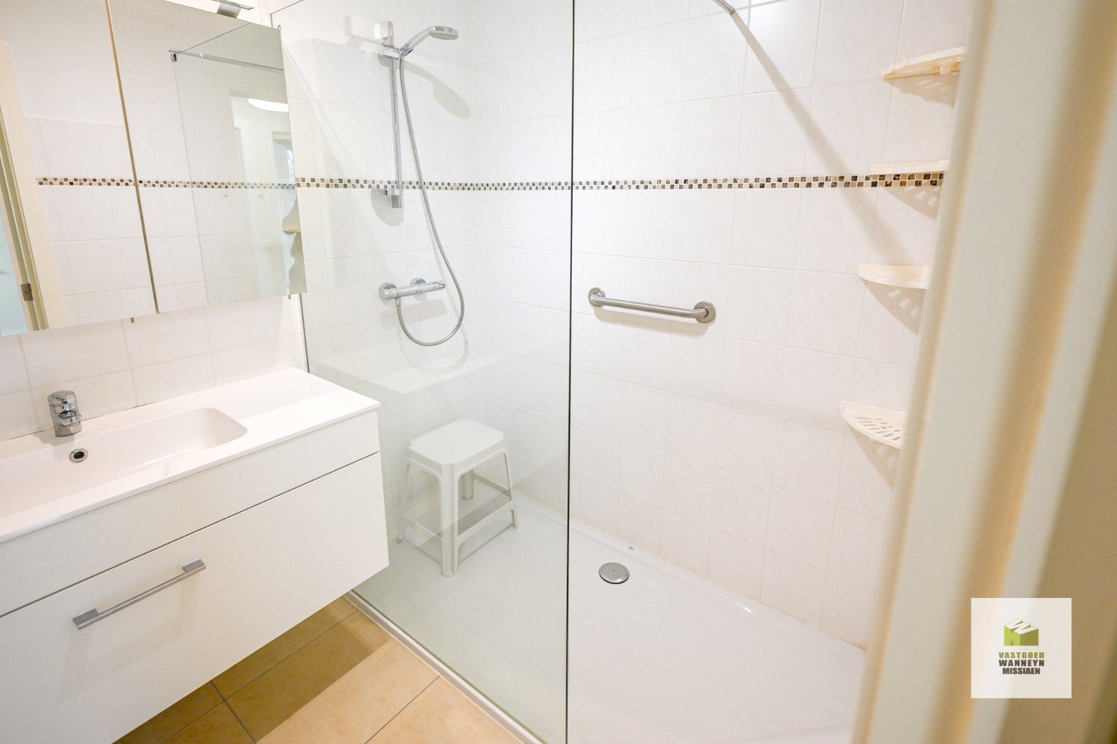 Instapklaar appartement met 2 slaapkamers en balkon aan het station van Beernem foto 16