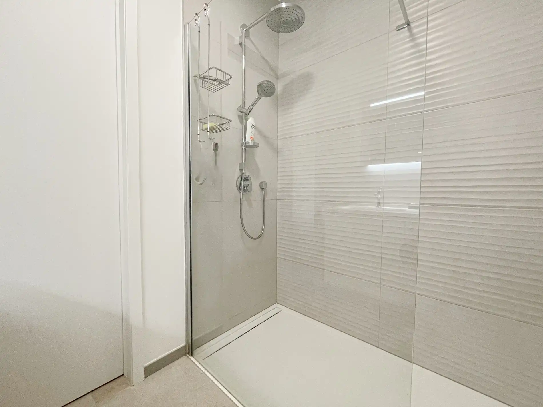 Subliem smaakvol ingericht hoek appartement gelegen in een recente residentie nabij de Dumortierlaan. foto 13