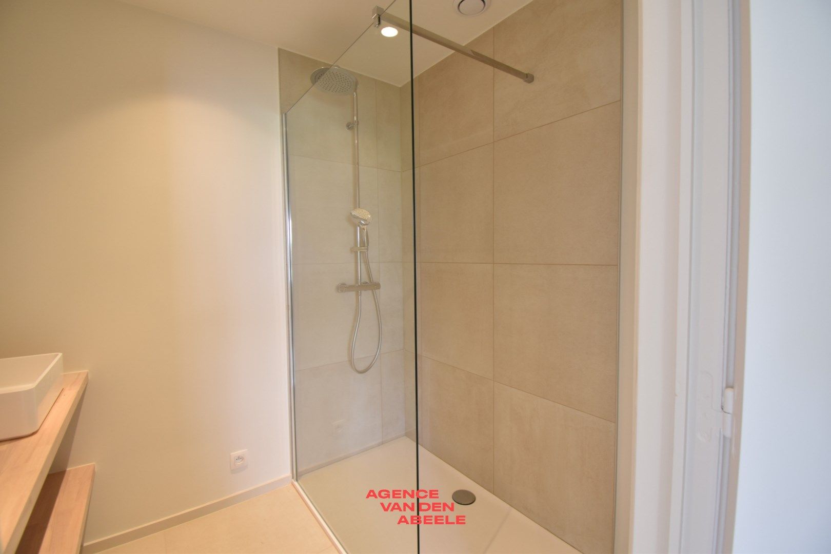 Fantastisch gerenoveerd appartement met 3 slaapkamers  foto 11