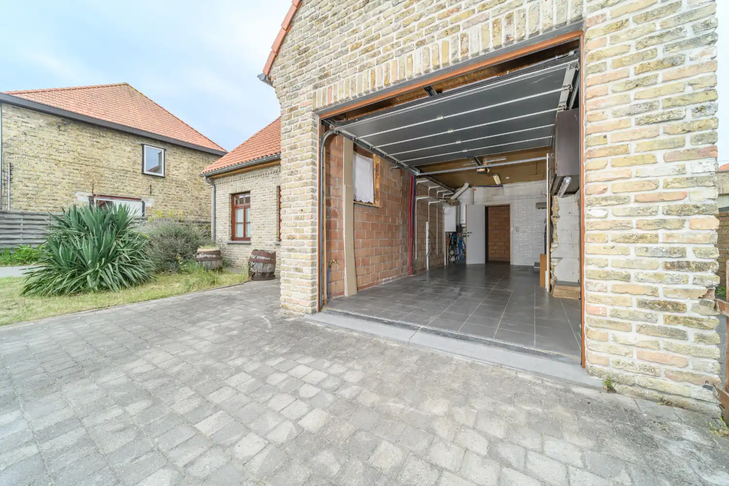 DE PANNE: Villahuis met 4 slaapkamers (waarvan 1 gelijkvloers), bureauruimte, 2 badkamers en ruime tuin op 1.250m² totale grondopp. foto 14