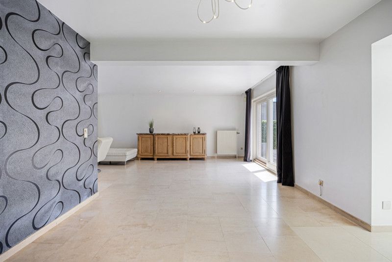 Luxueuze en instapklare woning met garages en tuin foto 21