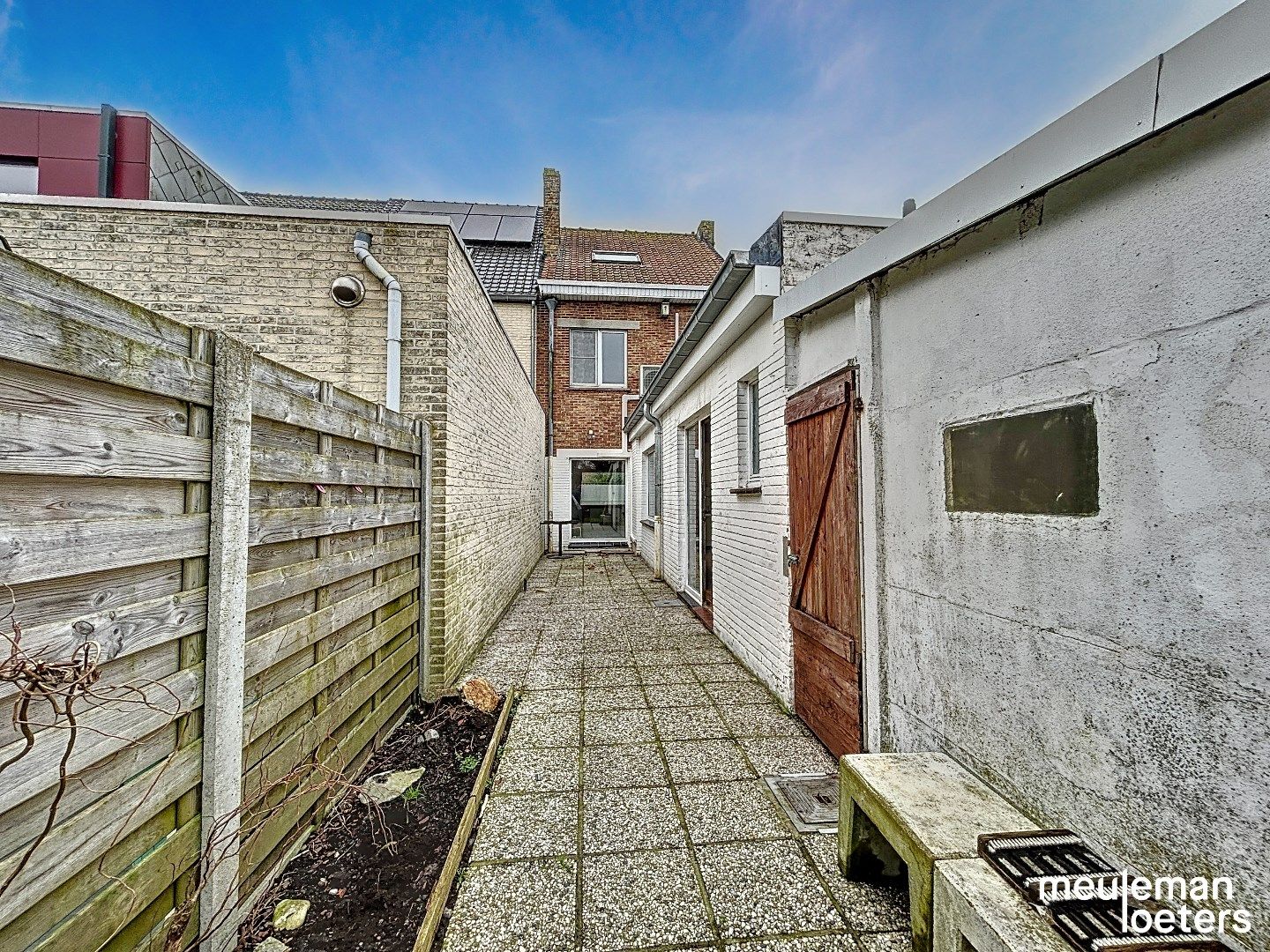 Verzorgde rijwoning met 3 ruime slaapkamers foto 2