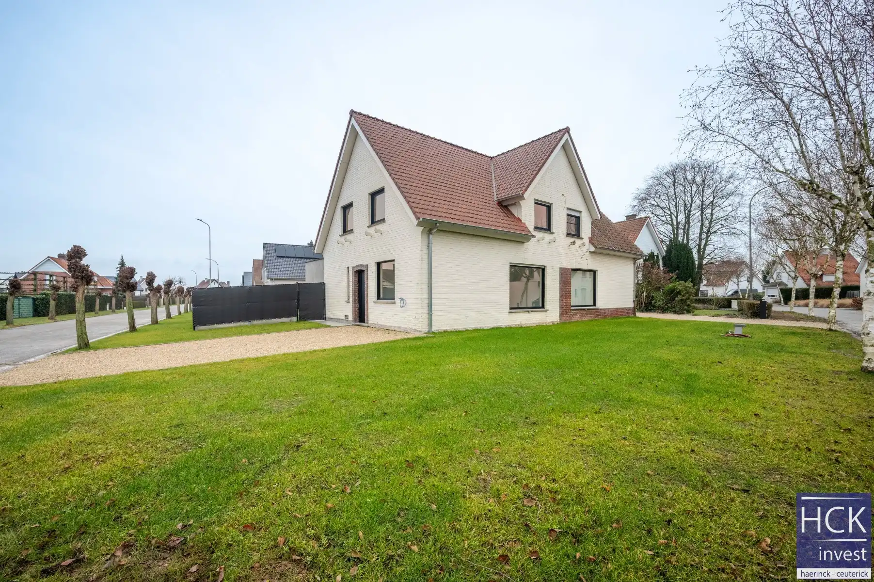 WAREGEM - Totaal gerenoveerde woning met 3 SLPK in residentiële omgeving foto {{pictureIndex}}