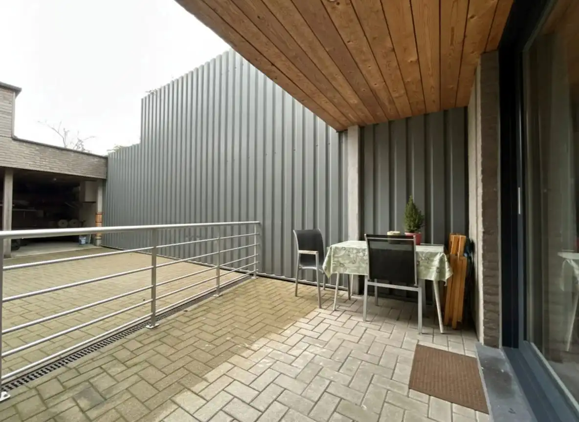 PERFECT ONDERHOUDEN GELIJKVLOERS APPARTEMENT (BJ 2009) MET GARAGE!!! foto 3