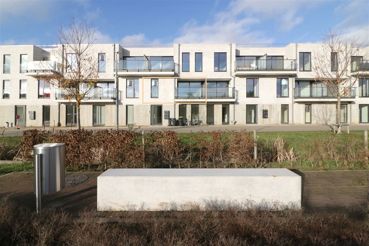 Zonnig appartement, zuidterras, twee slpk, autostaanplaats op gunstige locatie foto {{pictureIndex}}