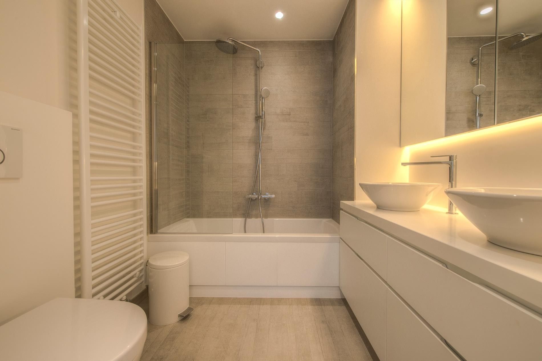 Heel mooi  luxueus afgewerkt appartement gelegen in de Kustlaan vlakbij de Zeedijk en het Driehoeksplein. foto 11