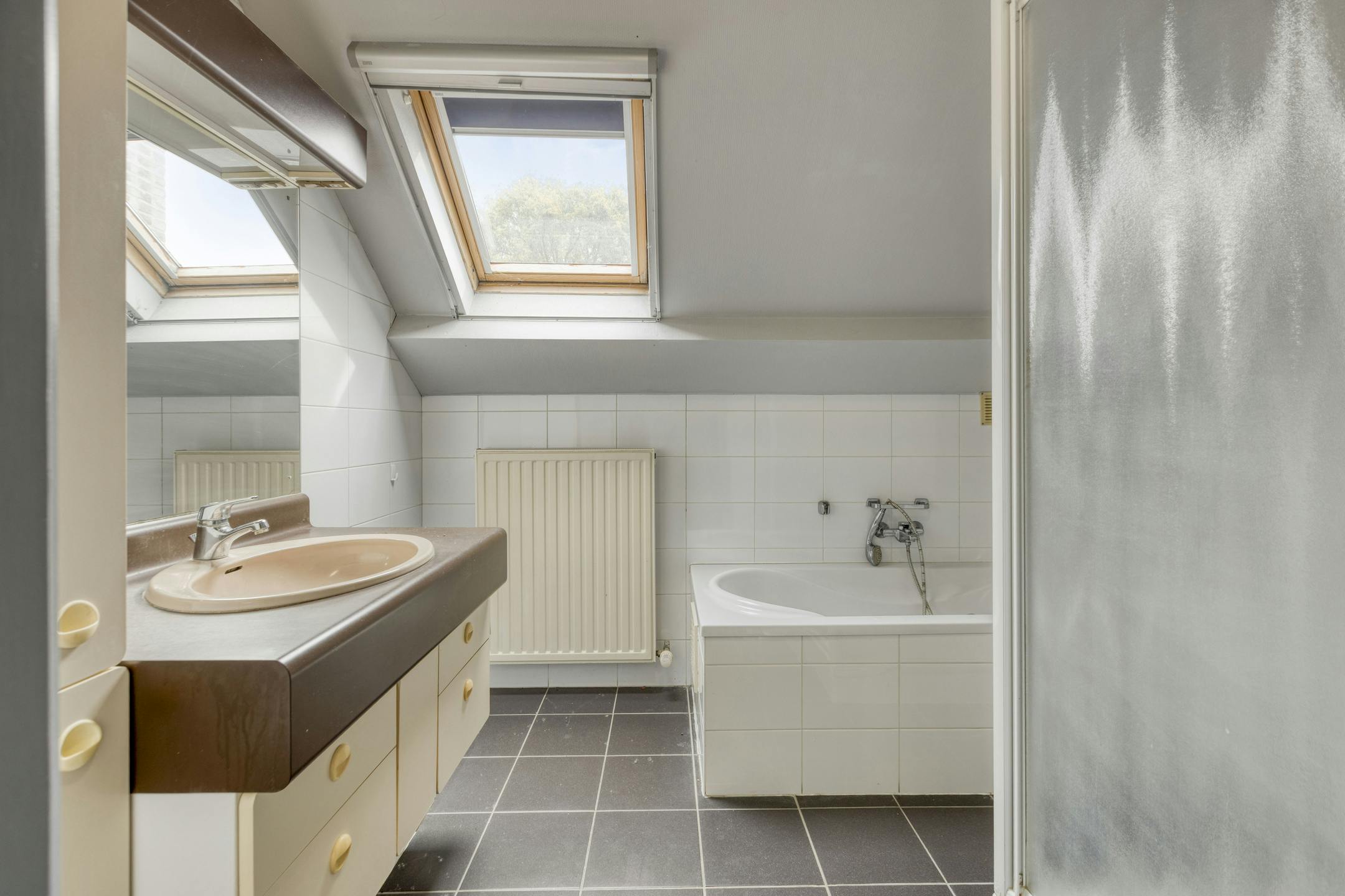 Opbrengsteigendom met 2 appartementen en hangaar te Lummen foto 45