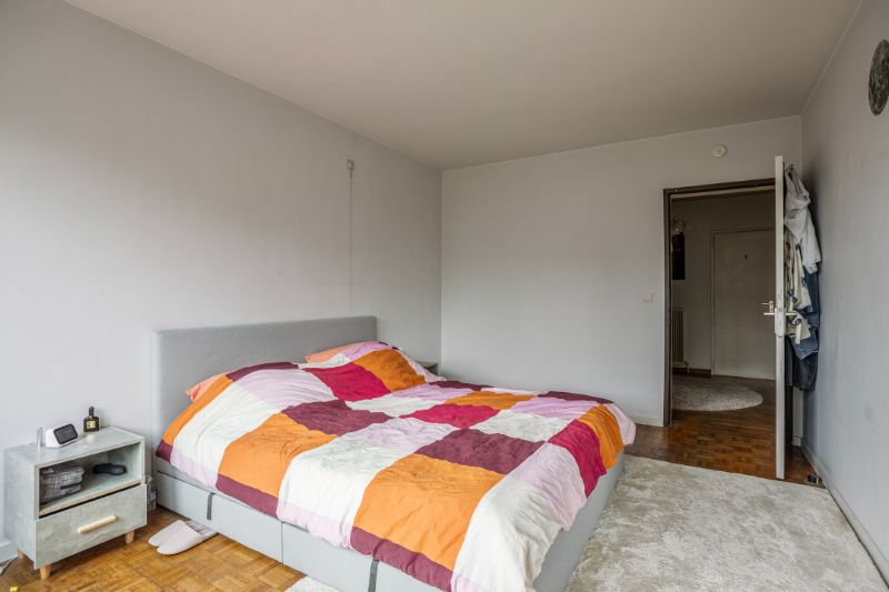 Roeselare-Stadskern. Ruim en degelijk 3-slaapkamerappartement op 50m van de Markt van Roeselare gelegen, 140m2 woonplezier. De ideale investering / verhuurd ! foto 12