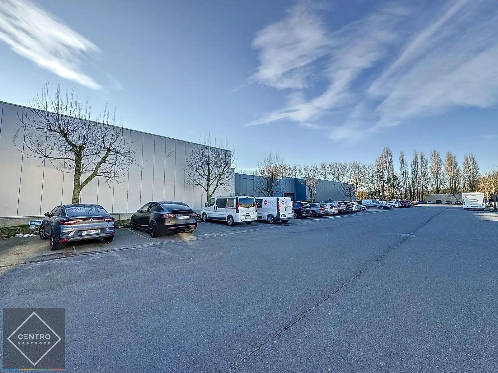 Instapklare KANTOORRUIMTE (230m²) voorzien van alle comfort (databekabeling, airco,...) met private parkeergelegenheid. Vlot bereikbaar via Expresweg van Brugge! foto 18