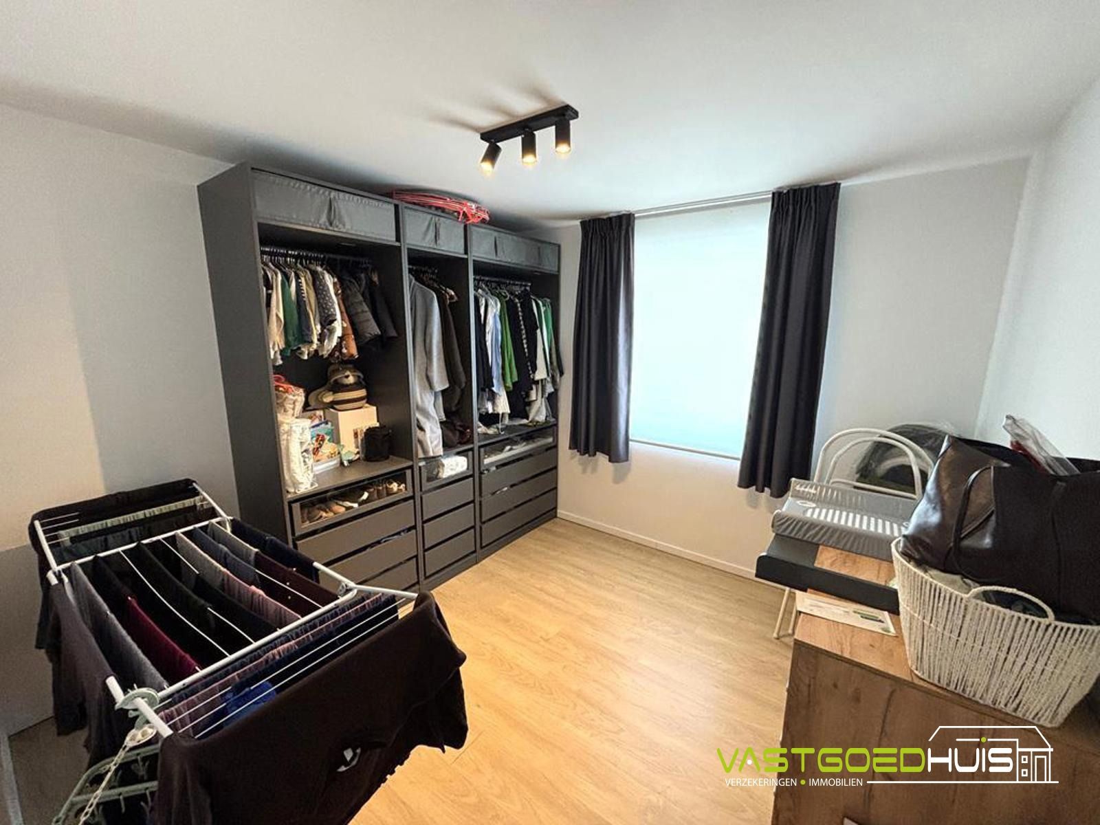 Appartement met 2 slaapkamers, terras en autostaanplaats! foto 20