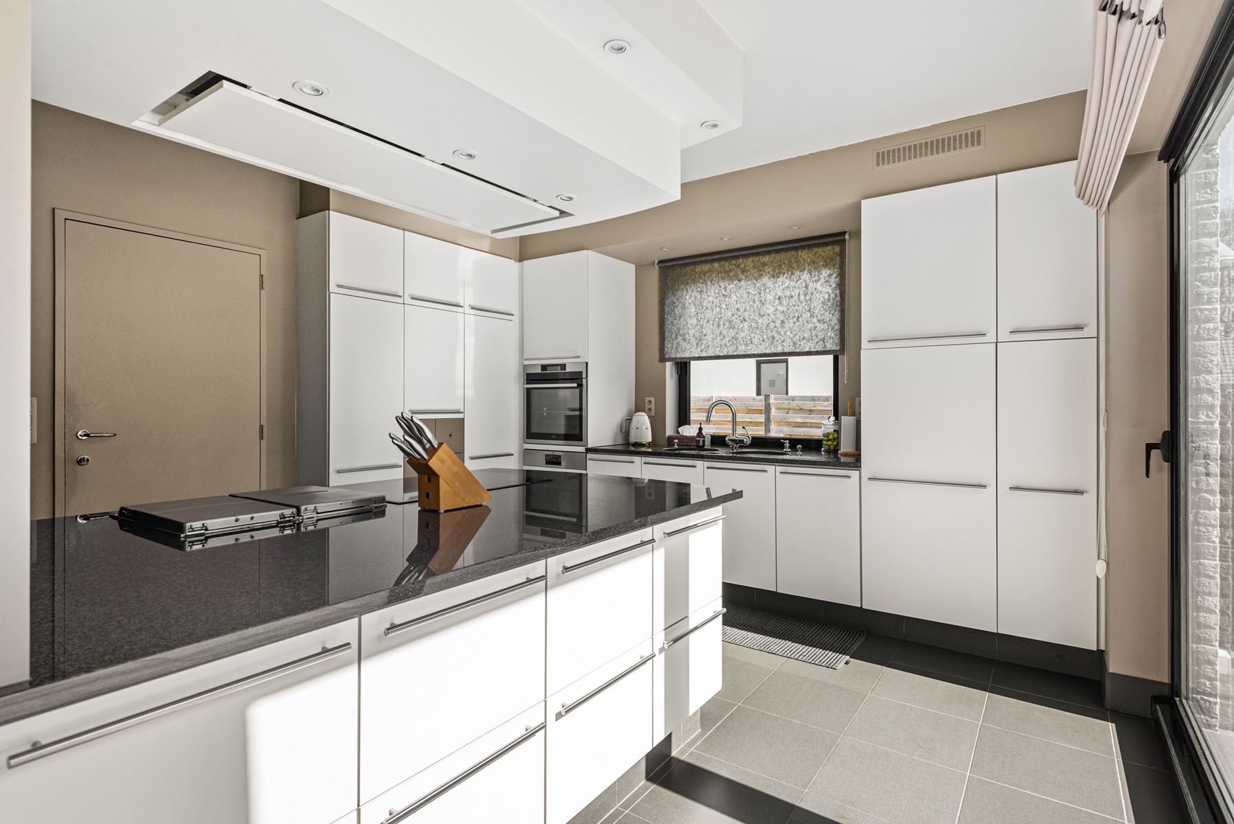 Moderne villa vlakbij het park van Halle Zoersel op 2.933m². foto 10