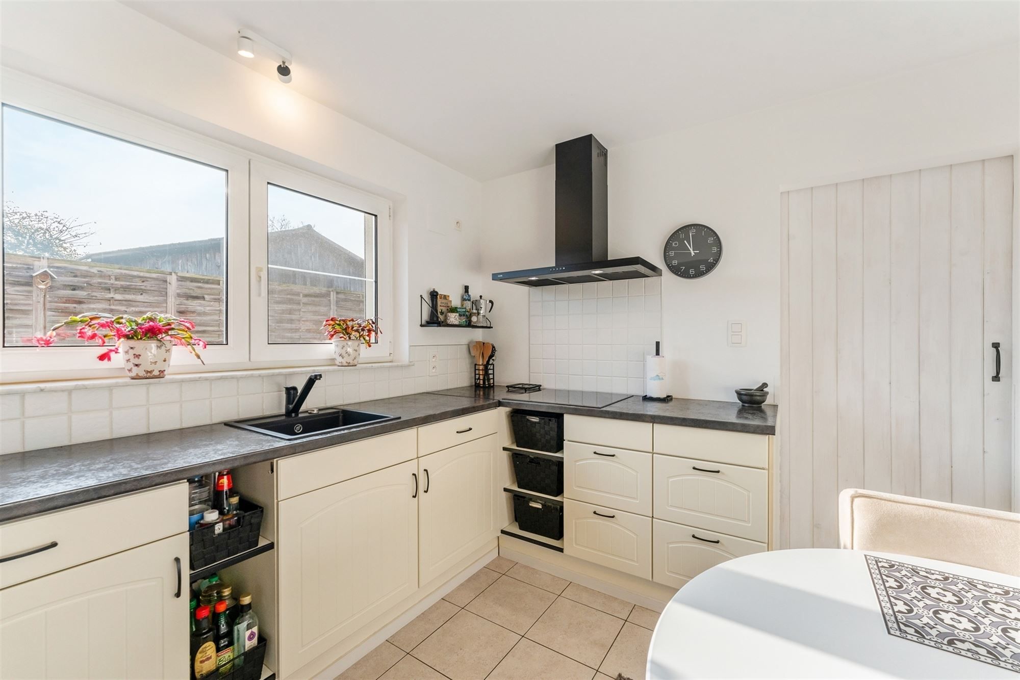 PERFECT ONDERHOUDEN HOB MET 3 SLAAPKAMERS RUSTIG GELEGEN OP EEN ZONNIG GEORIËNTEERD PERCEEL VAN 3A27CA TE BEVERLO. foto 10