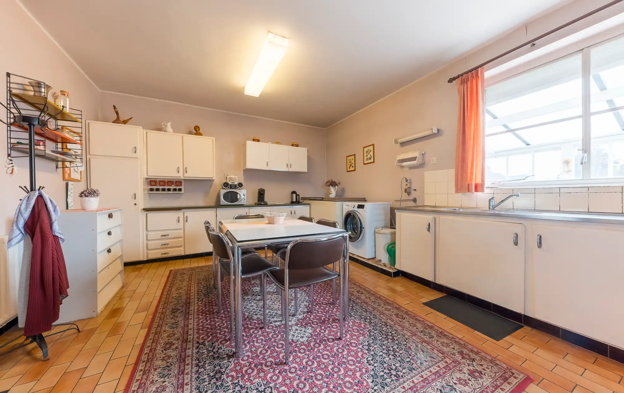 TE KOOP: Mooie op te frissen woning met 3 slaapkamers, garage en veel potentieel foto 13