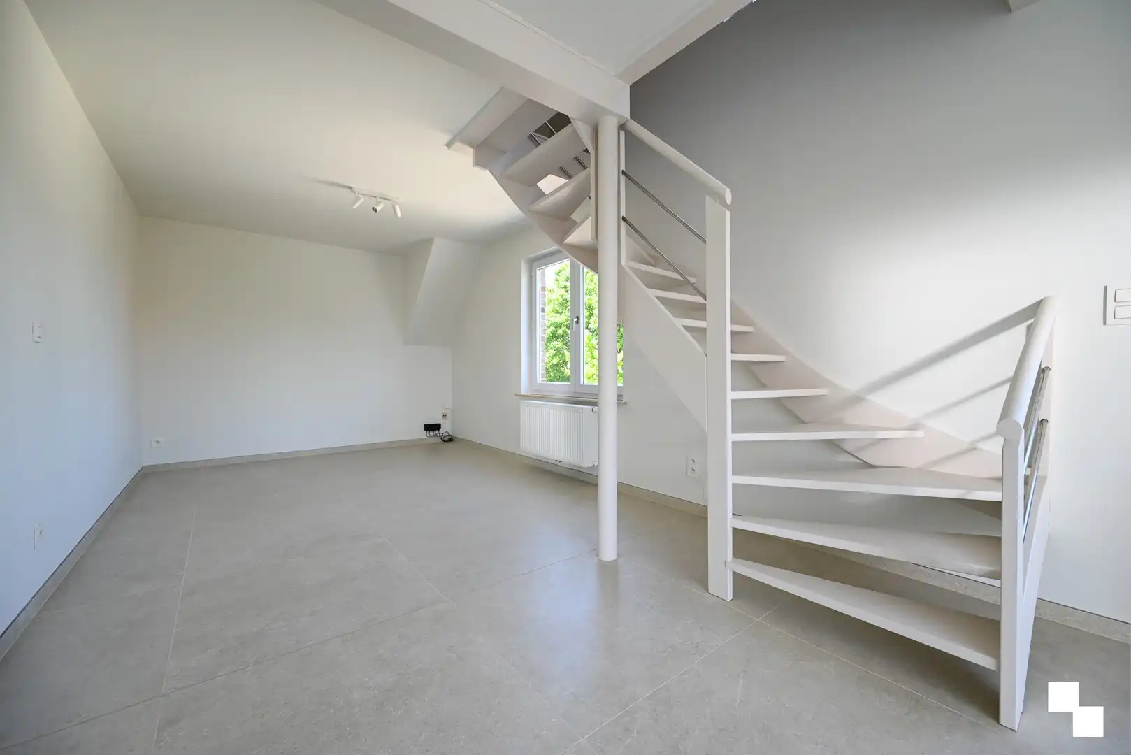 Stijlvol en energiezuinig gerenoveerd duplexappartement in kleinschalige residentie te Emelgem, Izegem foto 6