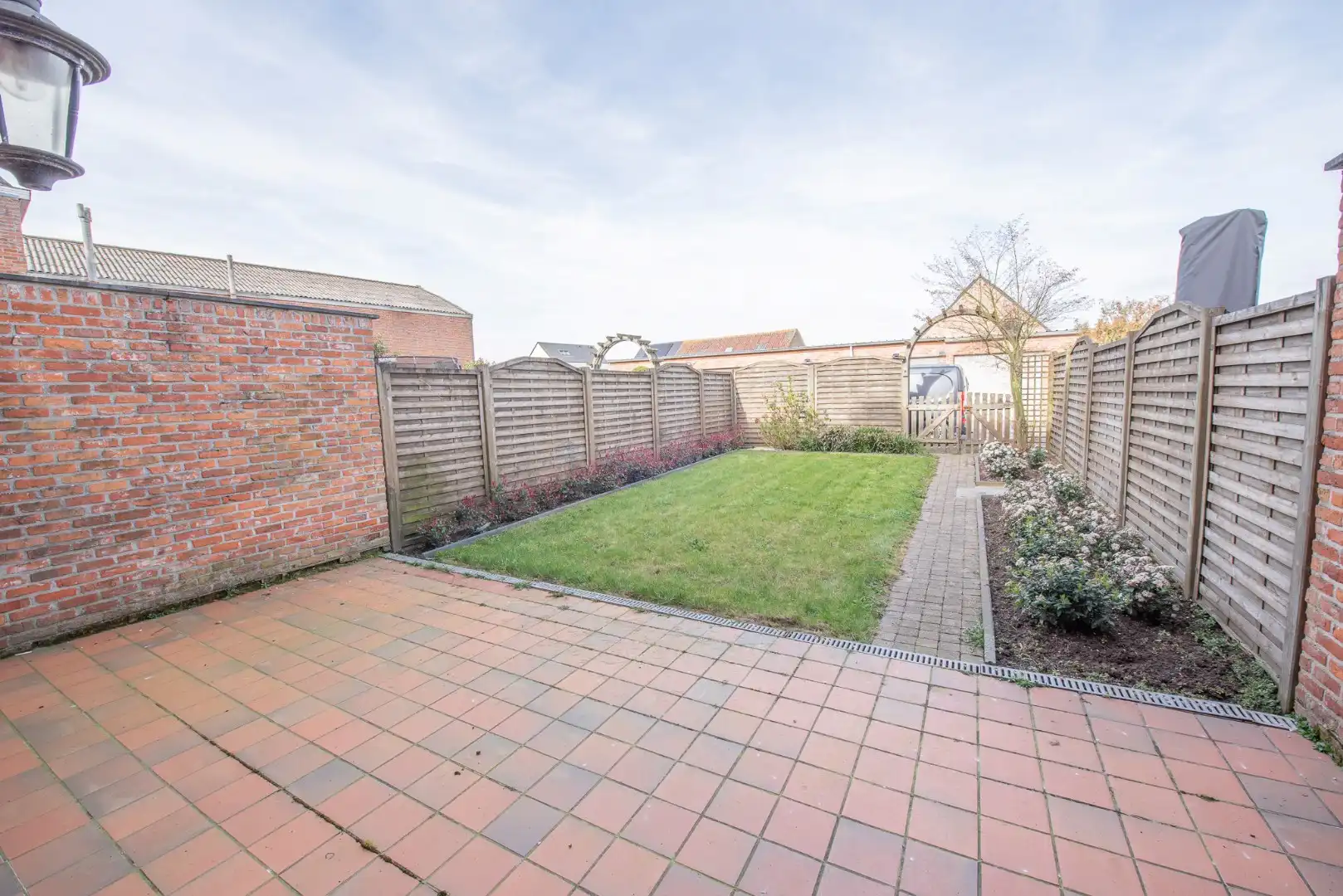 Instapklare woning met tuin en 2 garages in Oeselgem. foto 11