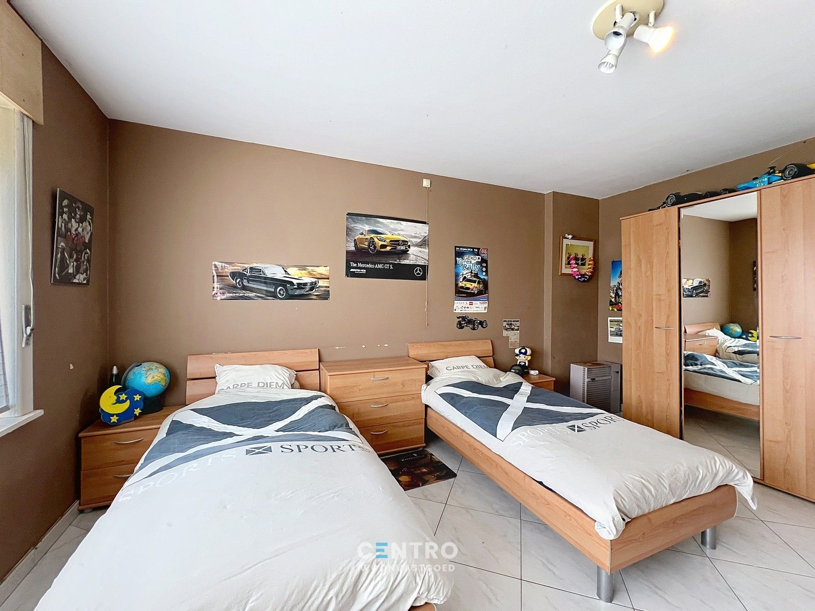 Woning met commerciële ruimte (eenvoudig om te vormen naar ruime leefruimte), 240m² bewoonbaar, extra tuinbergingen en DUBBELE garage te Torhout. foto 25