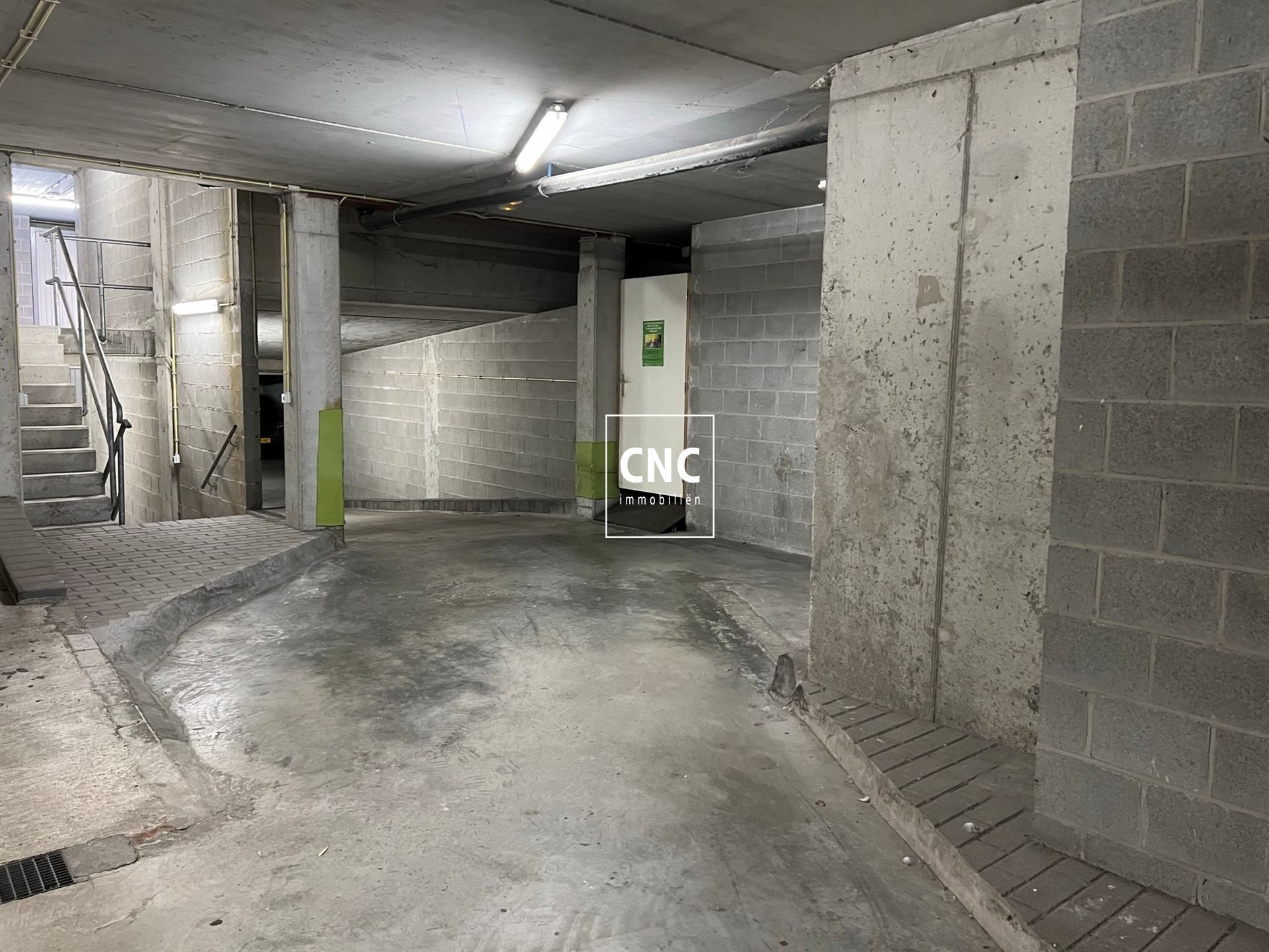 Zeer centraal gelegen garagebox in het hart van Knokke foto 4