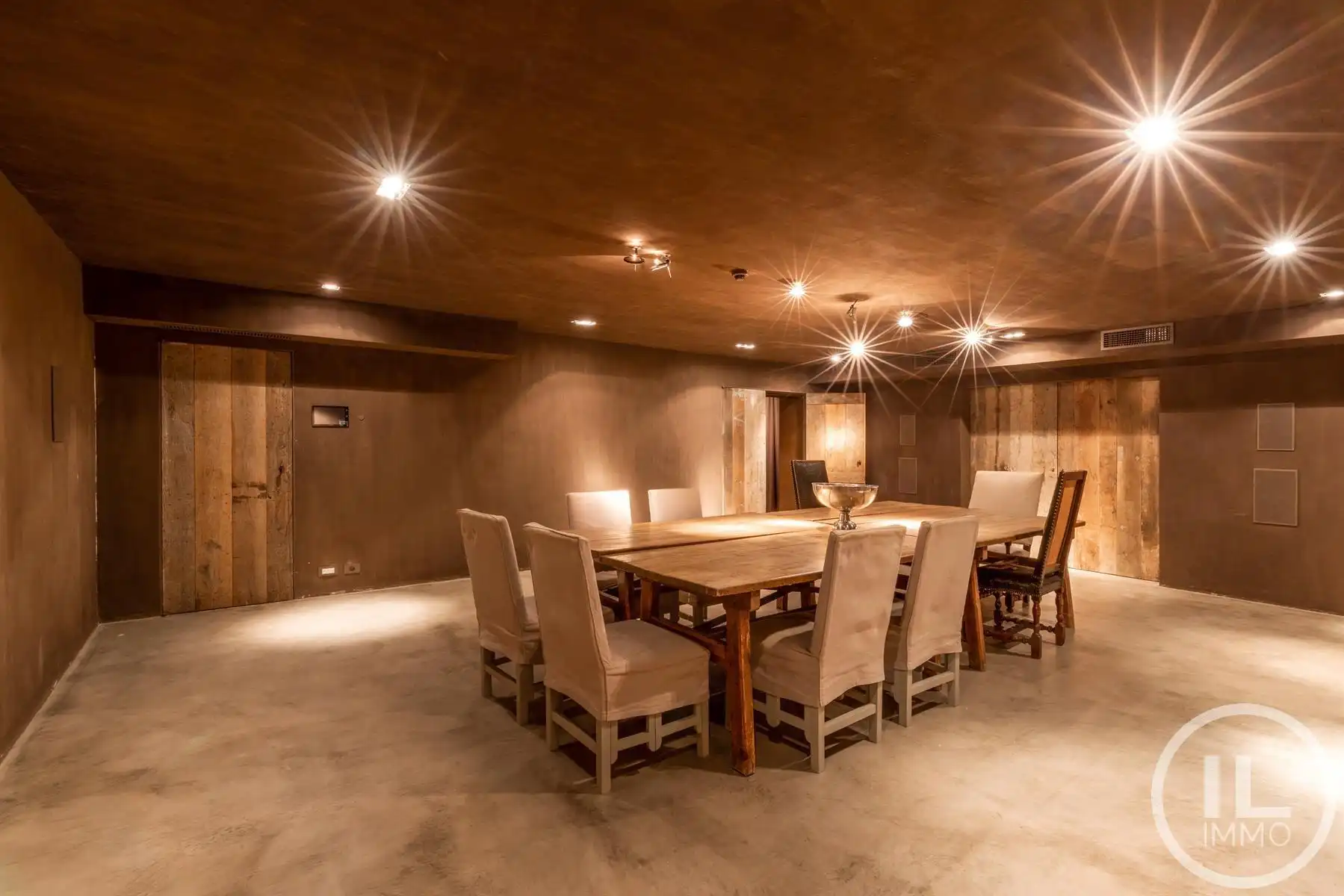 Schitterend domein van 7,7 ha met prachtige villa, zwembad, guesthouse, ruime schuur en uitgebreide paardenfaciliteiten. foto 33