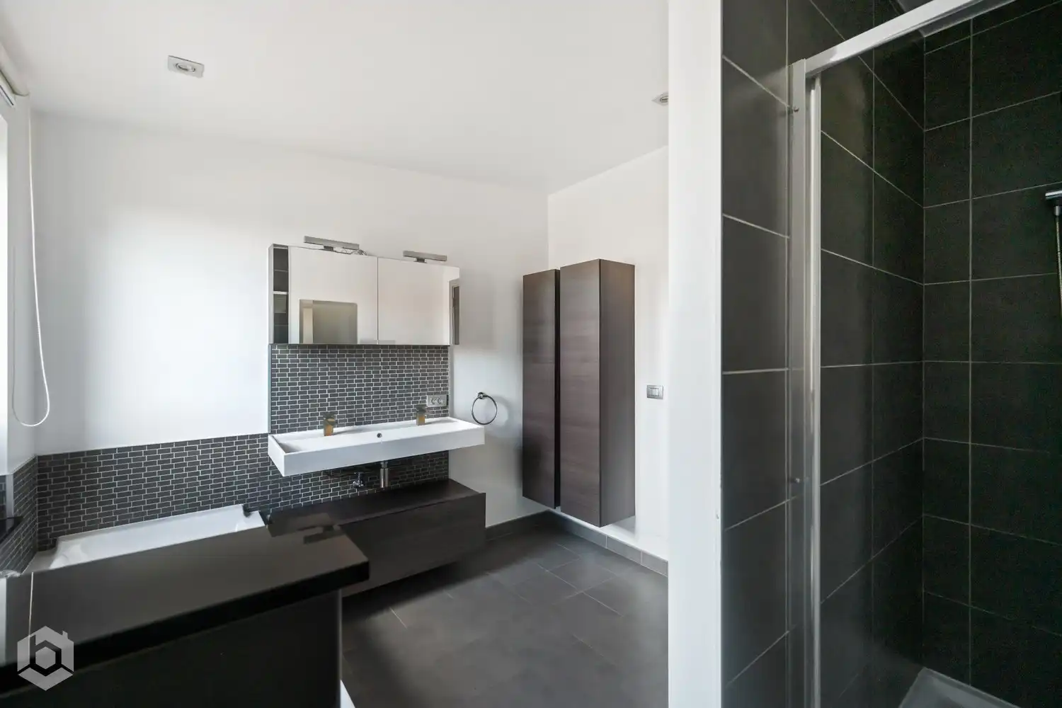 Instapklare woning met 2 slpkrs en ruime tuin te Beerzel foto 13