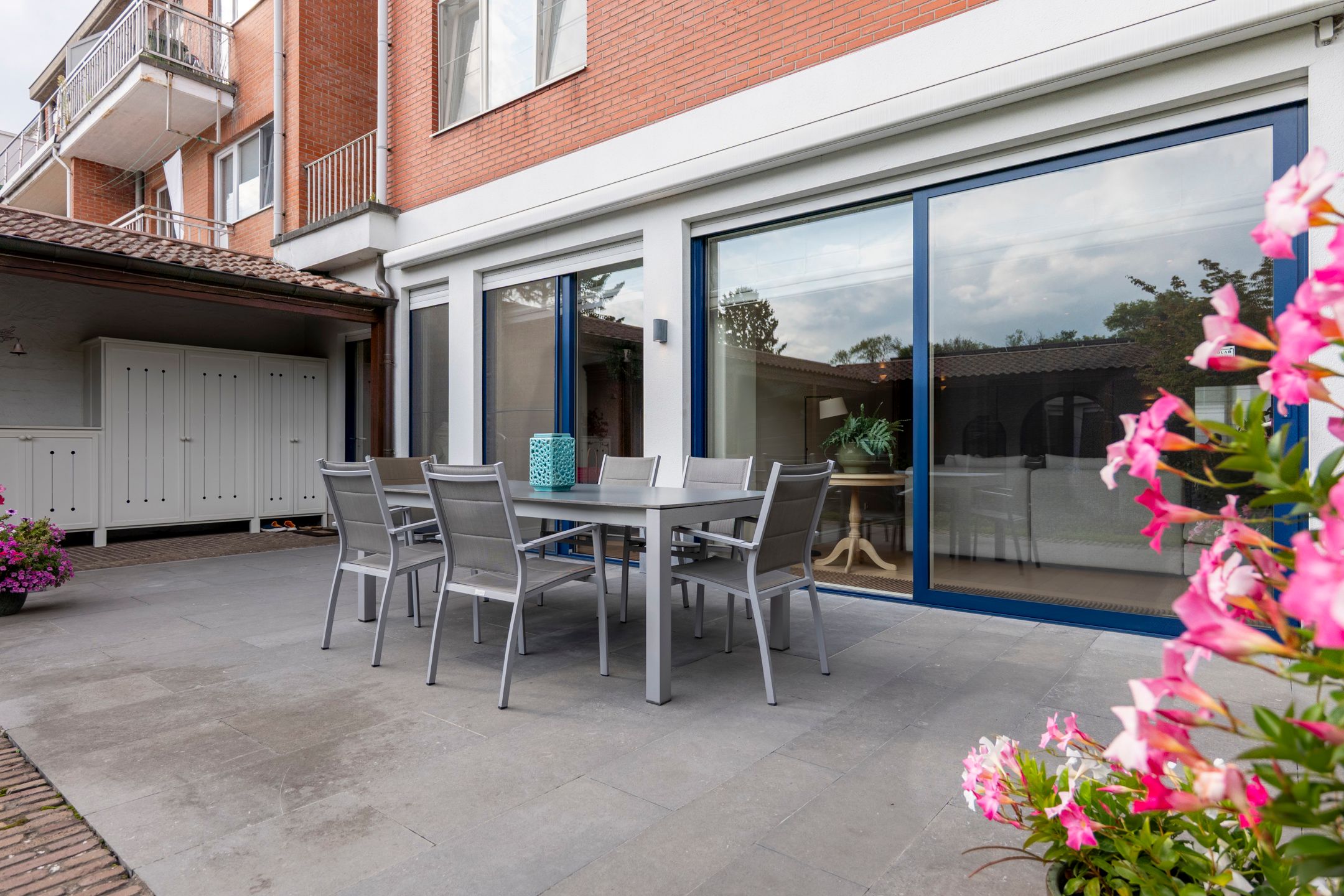 Stijlvol gelijkvloers appartement met binnenterras, tuin en binnenzwembad met wellness. foto 42