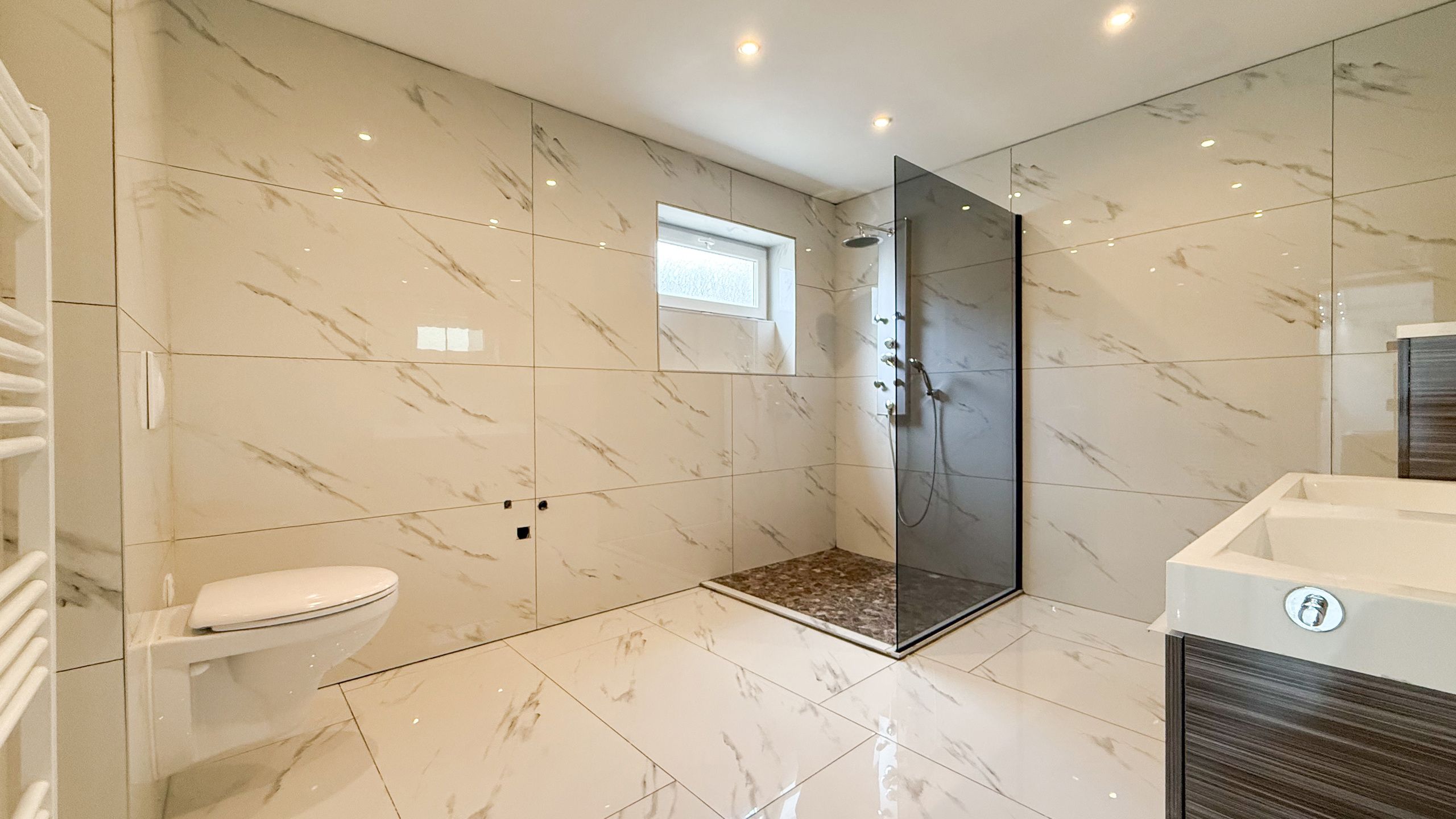 Vernieuwde ruime woning met 4slpks op 6are met gunstig EPC!  foto 13