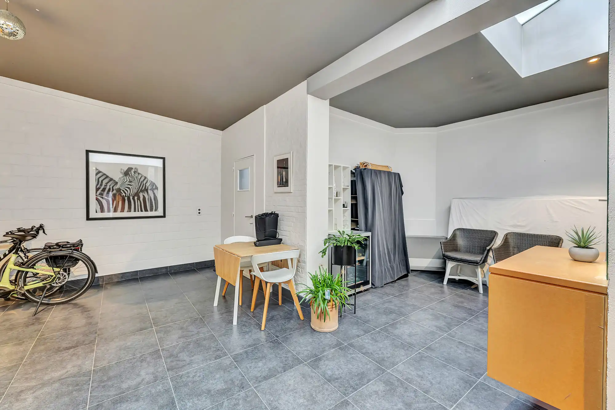 Commercieel gelijksvloers te koop in centrum Aalst foto 5