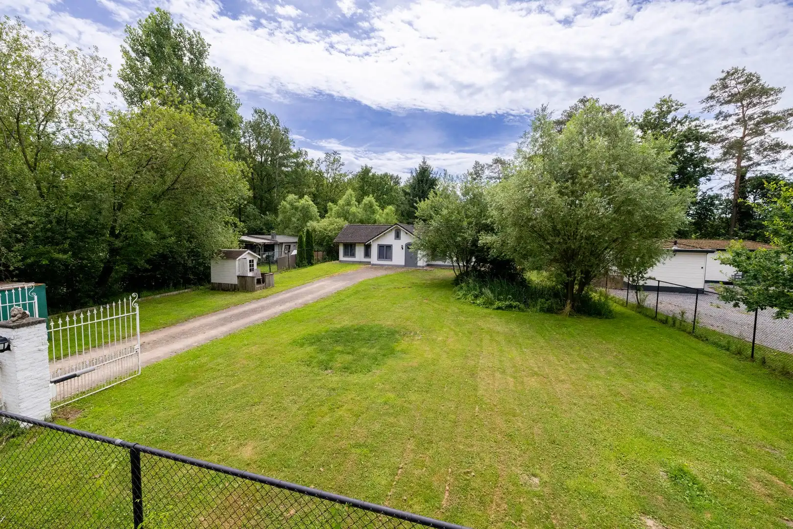 Instapklare bungalow  (vakantiewoning) op een prachtig perceel in het groen te Herselt! foto 4