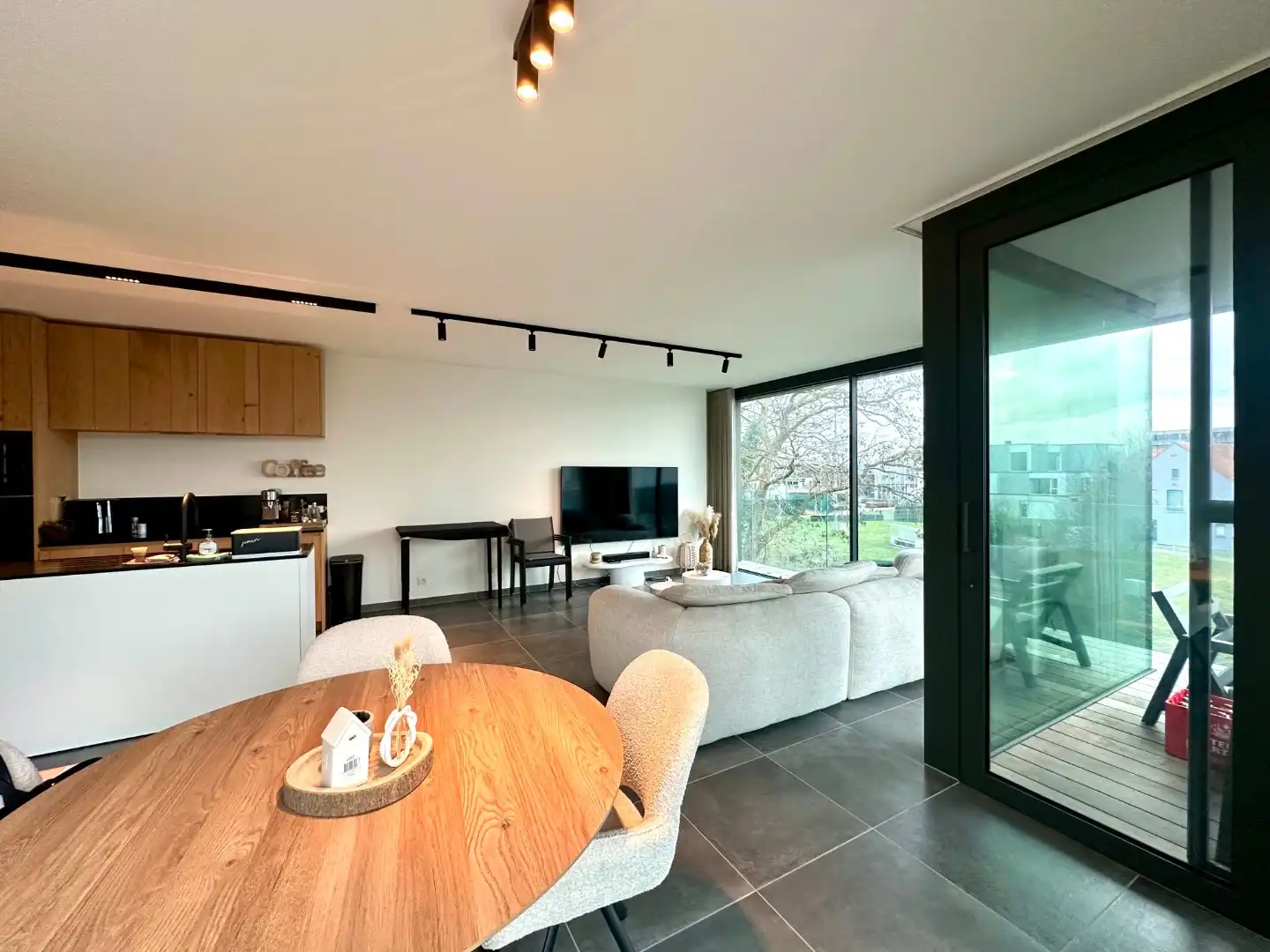 Stijlvol afgewerkt nieuwbouwproject foto 3