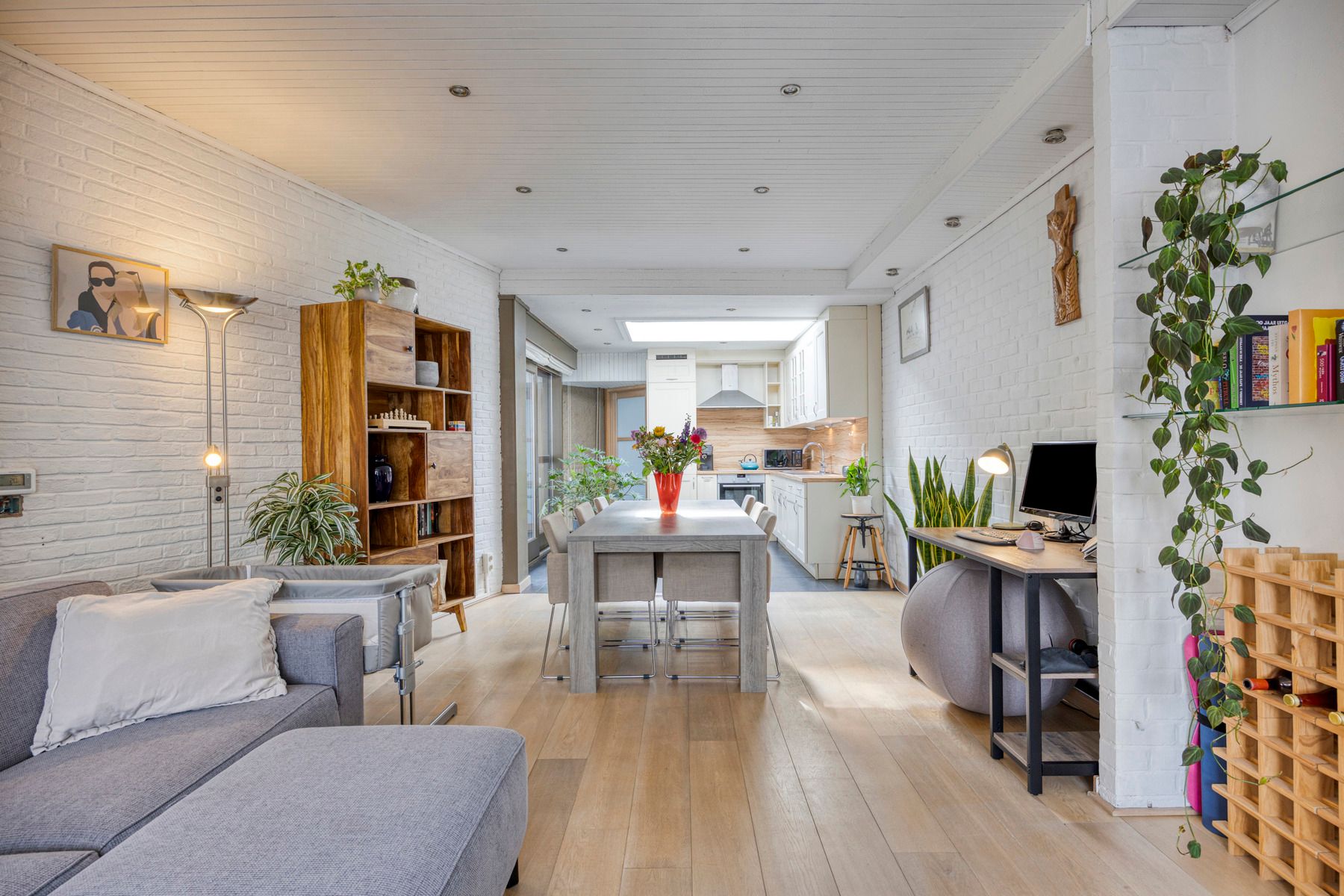 Instapklare woning met veel lichtinval in hartje Zele foto 4