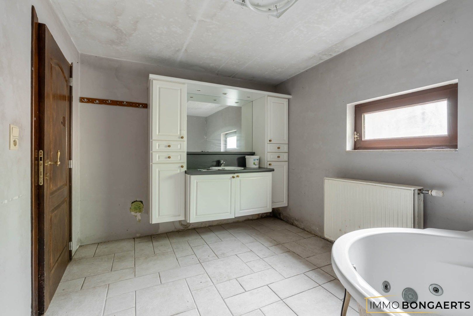 Rustig gelegen te renoveren woning op een uitzonderlijk perceel foto 18
