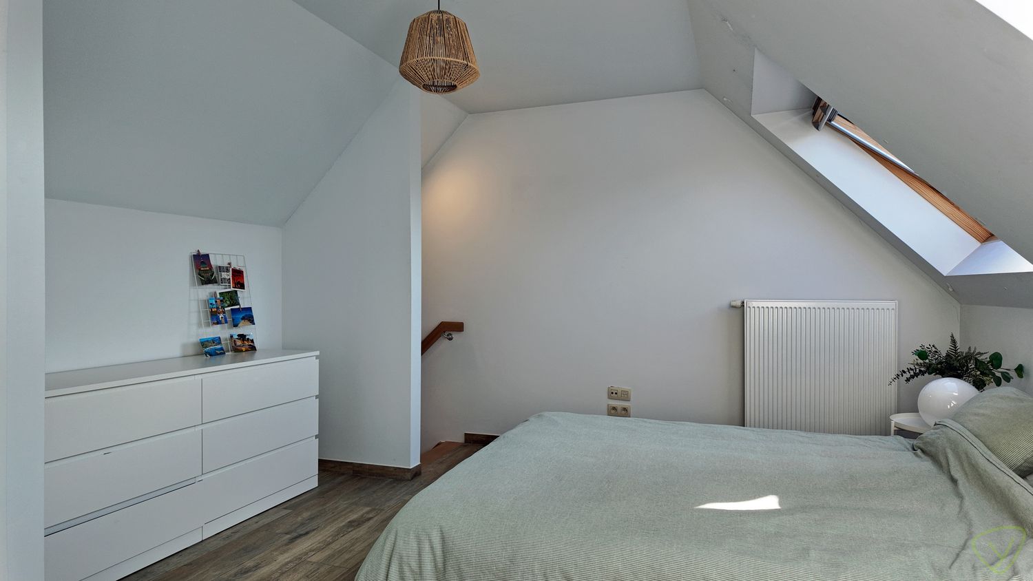 Instapklaar duplex-appartement met terras in het hart van Waarschoot! foto 9