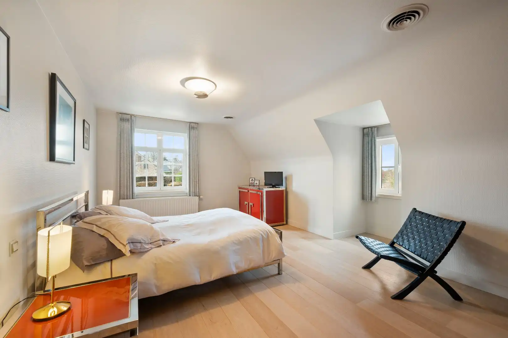 KWALITATIEF AFGEWERKTE VILLA IN RUSTIGE WIJK MET EPC B (172), 4 SLPKS, DUBBELE GARAGE EN 325M² BEW. OPP. foto 20