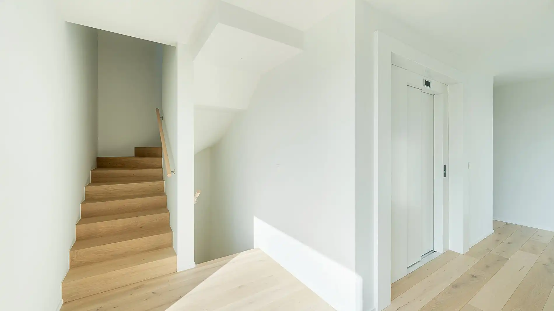 Exclusief verblijf met lift, terrassen en uitzonderlijke volumes in een groene-autovrije verkaveling te Knokke. foto 15