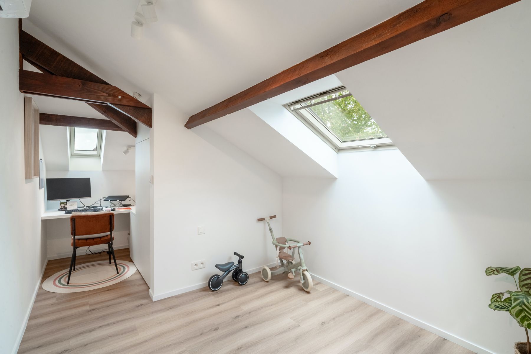 Instapklare en gerenoveerde villa met 3/4 slps en bureau foto 26