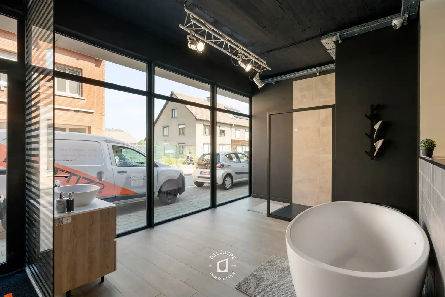 ERG RUIME KWALITATIEF VERHUURDE HANDELSWONING + GROND OF PARKING 12a23ca foto 13